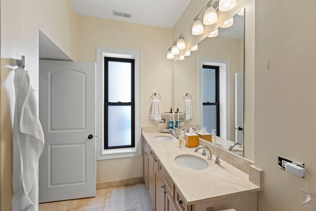 Building Photo - 5219 N Winthrop Ave