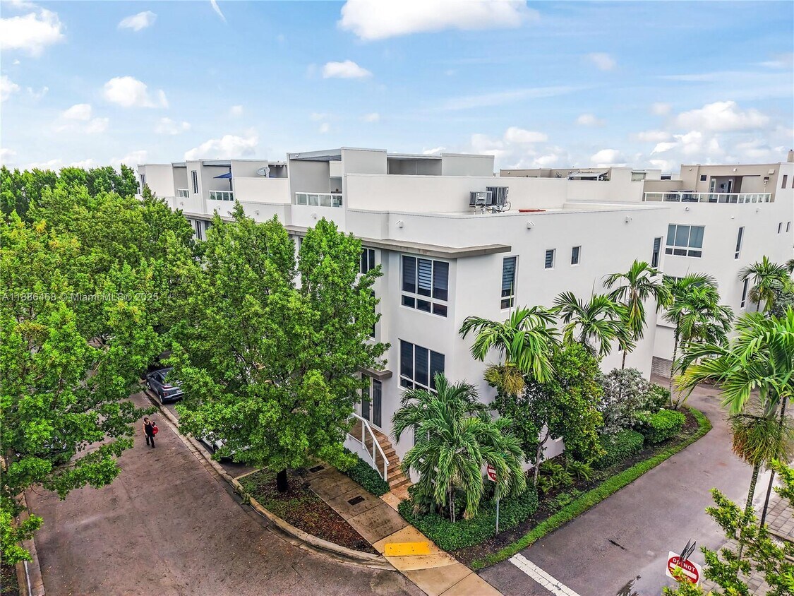 Foto principal - 6611 NW 105th Pl