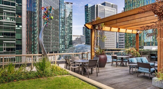 Building Photo - 2101 6th Ave