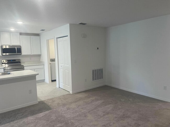 Building Photo - 3161 Fergus Ave