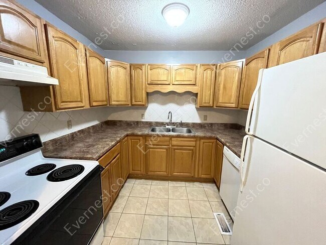 Foto del edificio - 3480 Ridgeway Ct NW