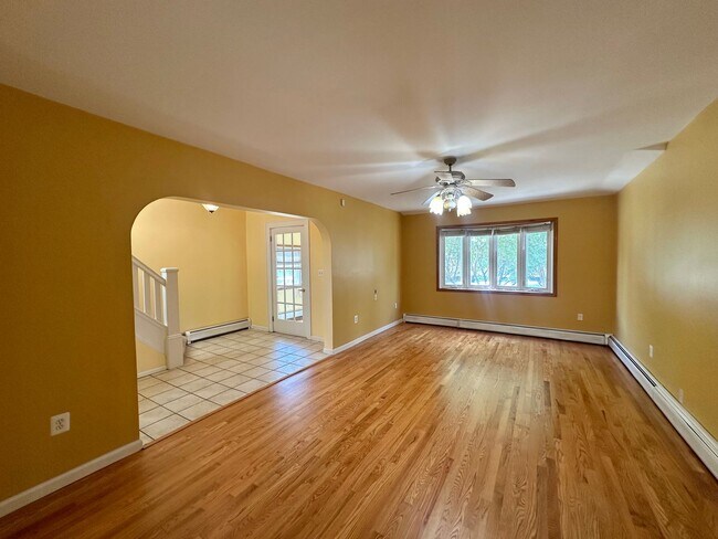 Foto del edificio - 4 bedrooms, 3.5 bathrooms