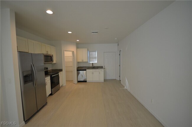 Foto del edificio - 3306 Bassie Ct