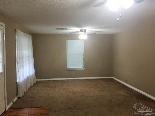 Foto del edificio - 403 Palm Ct