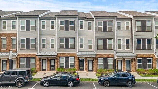 Building Photo - 8 Jessica Ln