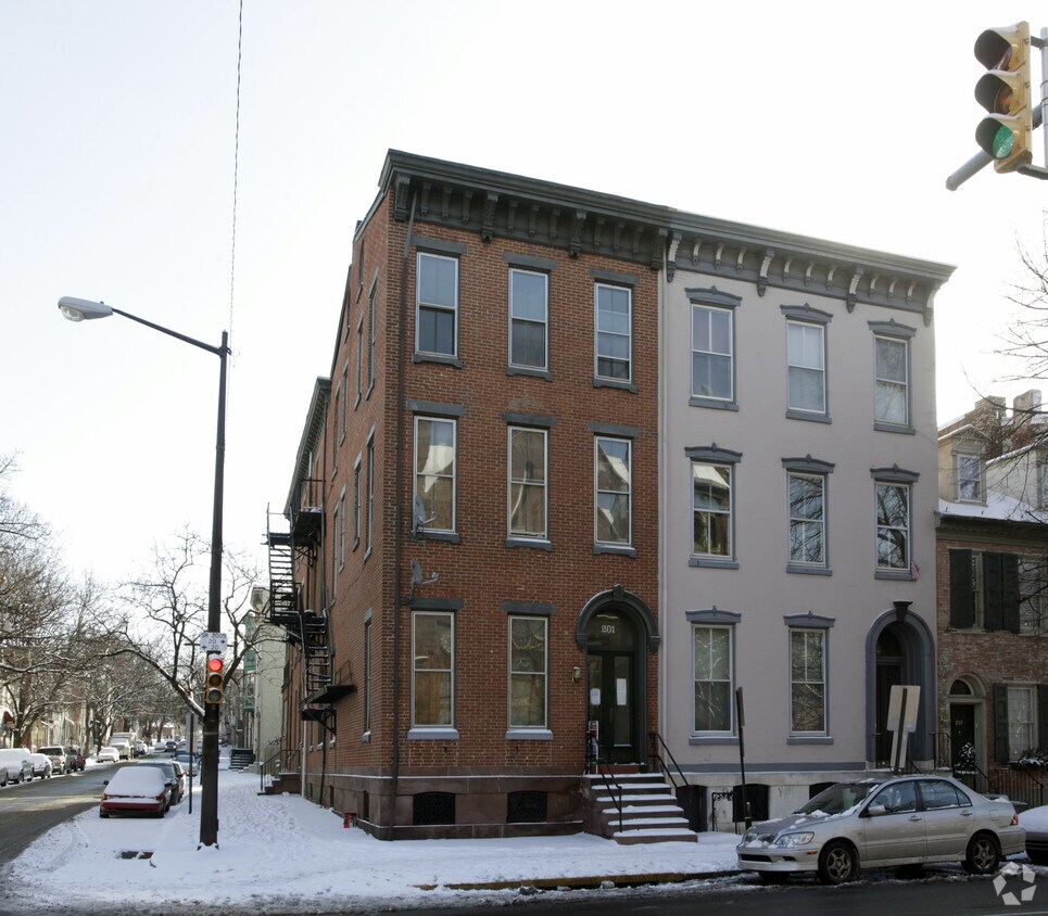 Foto principal - 201 S 5th St