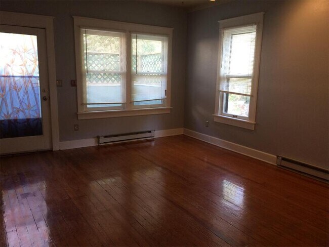 Building Photo - 1143 Manitou Ave
