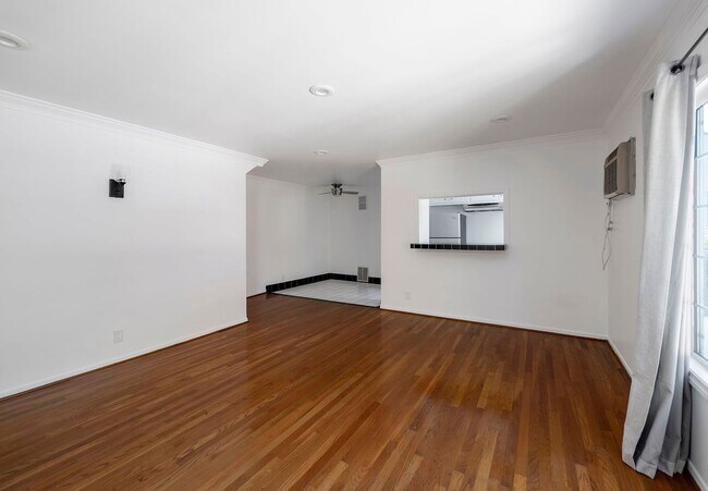 Foto del edificio - 1008 N Stanley Ave