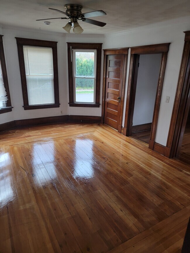 Foto del edificio - 110 S Burritt St