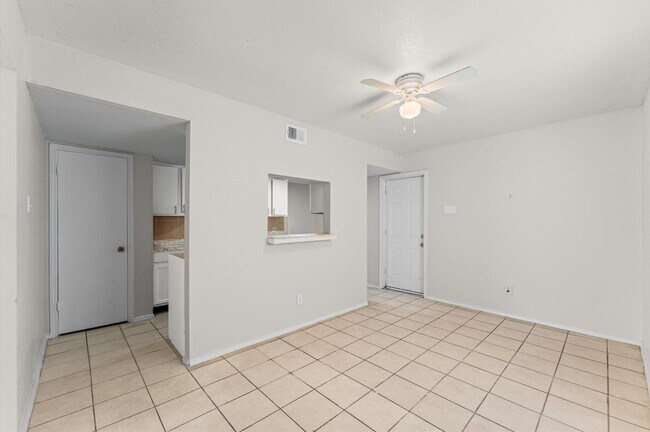 Building Photo - 12208 Ormandy St