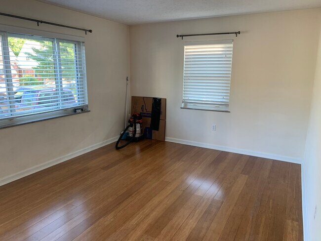 Foto del edificio - 2 Pine Hill Dr