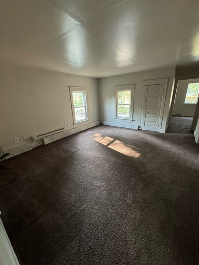 Building Photo - 1916 W Main St