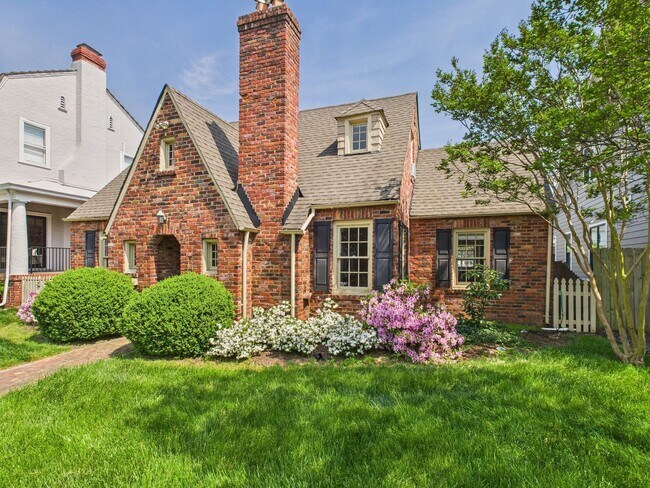 Foto del edificio - 307 Lexington Rd