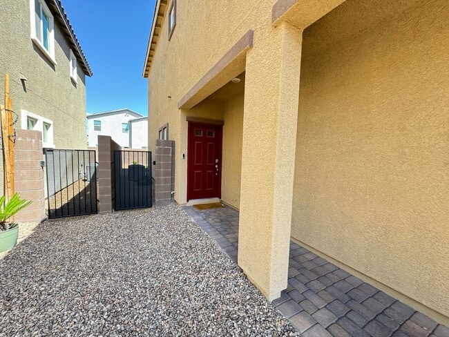 Building Photo - 4 bedroom in gated community!