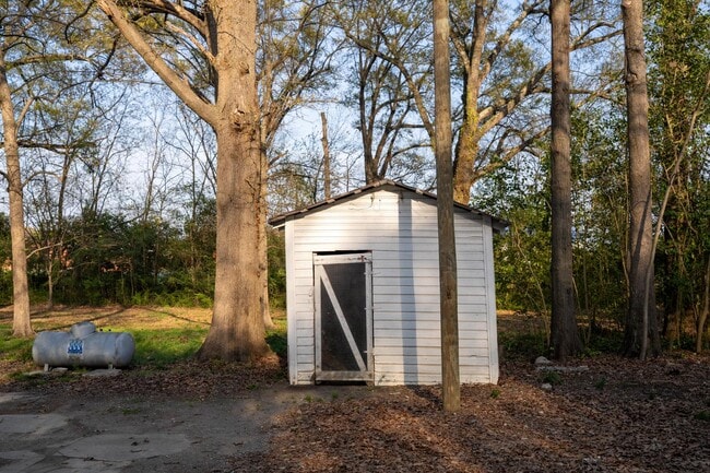 Building Photo - 512 E Main St