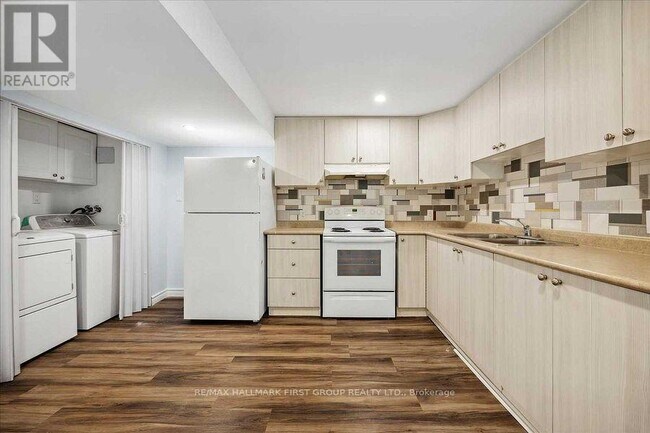 Building Photo - 16 Rushbrooke Way