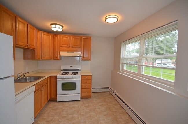 Building Photo - 39 Farrwood Ave