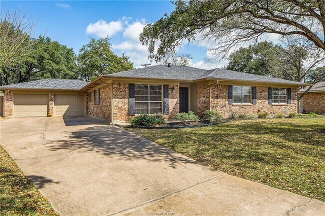 Building Photo - 3505 Tanglewood Dr