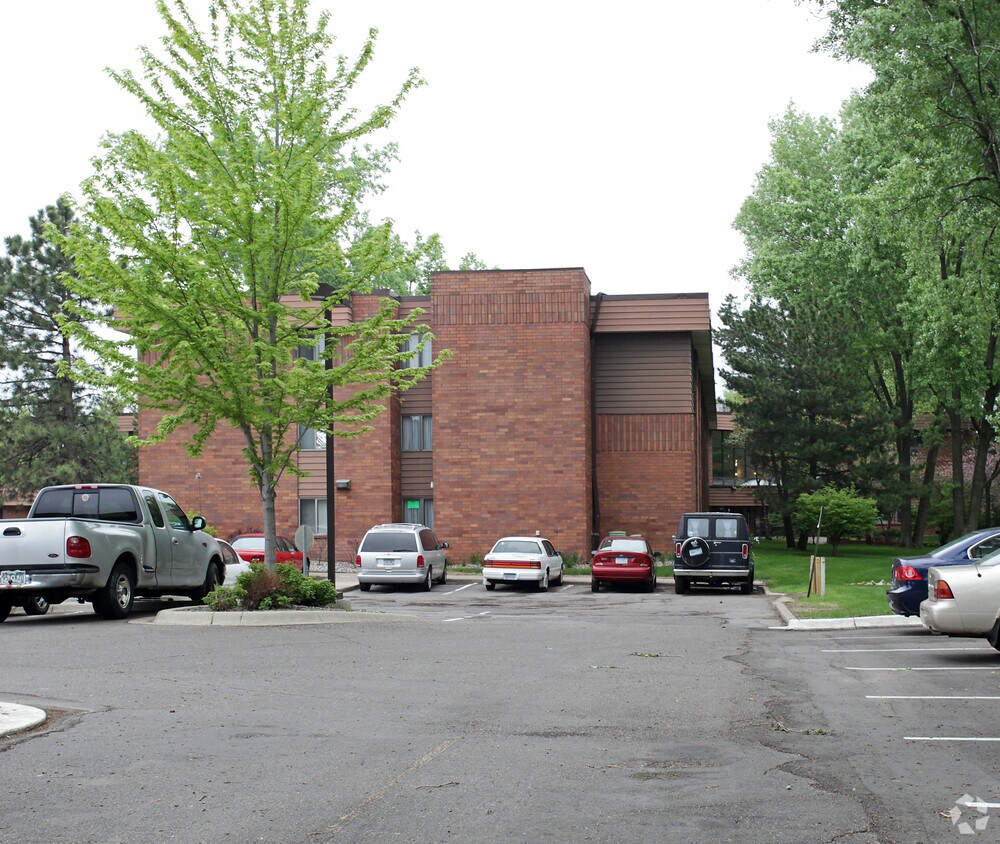 Crossroads of New Brighton Apartments in New Brighton, MN