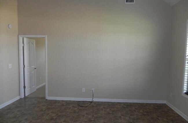 Foto del edificio - 4 Bedroom - Near Ft Moore