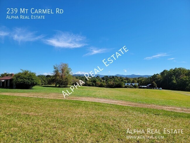 Foto del edificio - Charming home on huge level lot with mount...