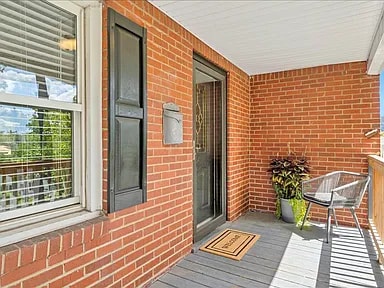 Foto del edificio - 823 Windsor Ave SW