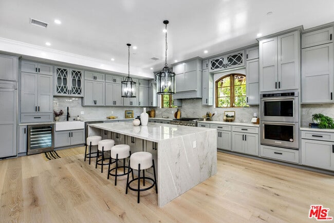 Building Photo - 6888 Alta Vista Dr