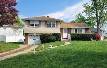 Building Photo - 117 N Brookfield Rd