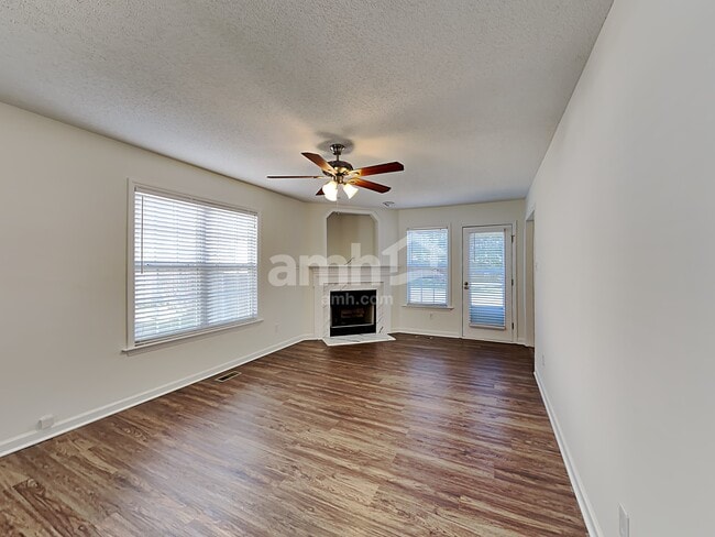 Building Photo - 241 Pinecroft Dr