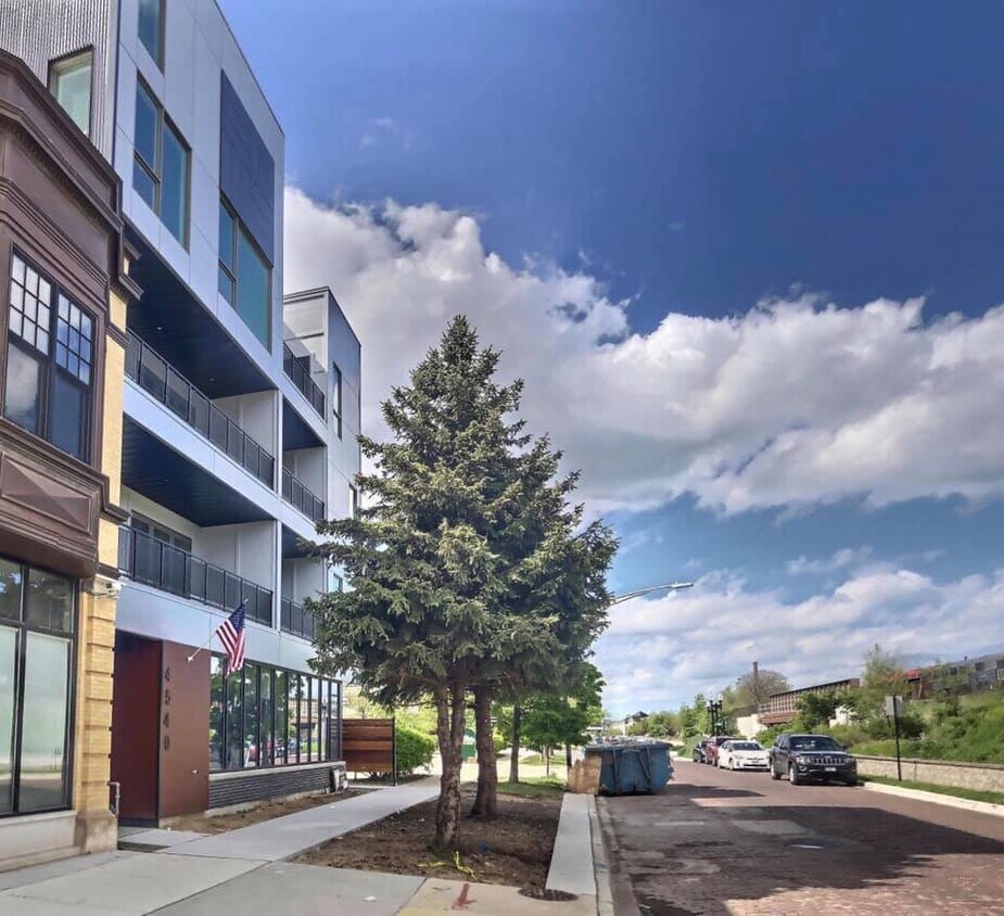 Primary Photo - 4540 N Ravenswood Ave