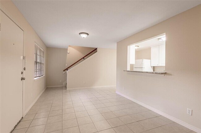 Building Photo - 909 Ave I