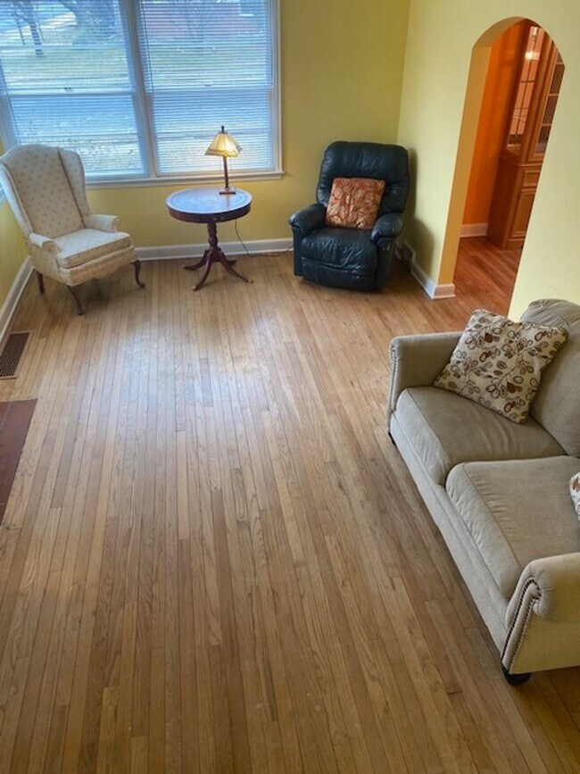 Foto del edificio - 3 br, 1.5 bath House - 500 JEFFERSON BLVD