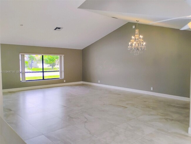 Foto del edificio - 9654 Sun Pointe Dr