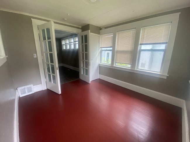 Foto del edificio - 2511 N Logan Ave