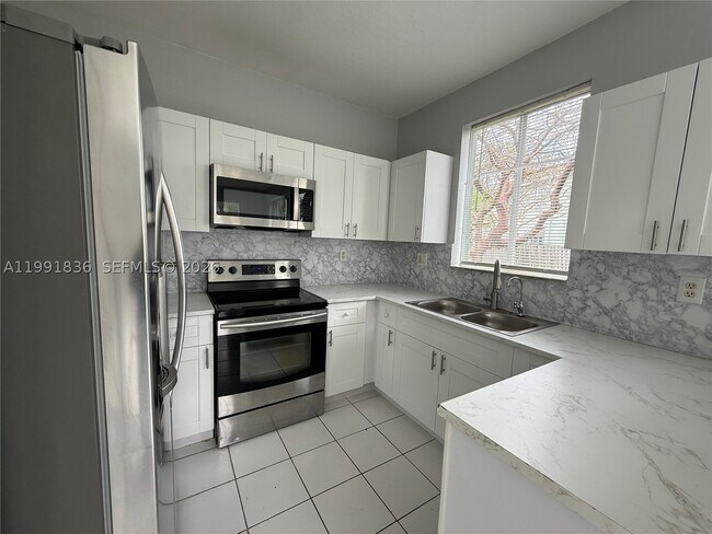 Foto del edificio - 1586 SE 27th Ct