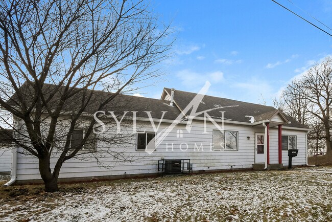 Building Photo - Charming 3 BR, 1 BA home