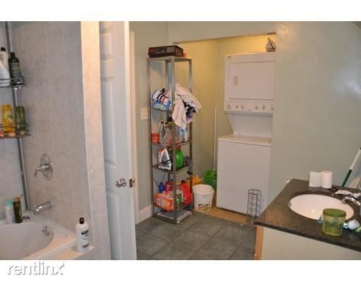 Building Photo - 114 Moreland St