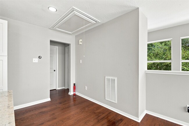 Building Photo - 1421 Ruthven St