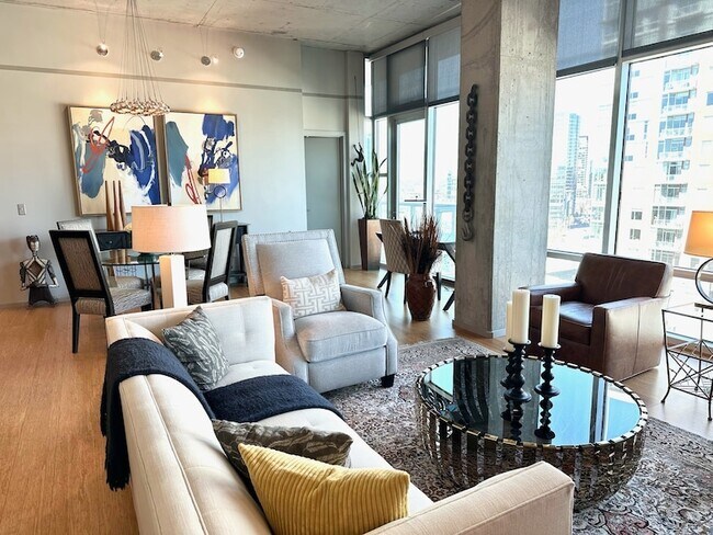 Foto del edificio - 700 12th Ave S