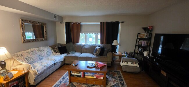 Foto del edificio - 6230 S Newland Ave