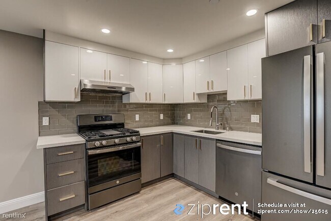 Building Photo - 2 br, 2 bath Triplex - 2466 Great Hwy, San...