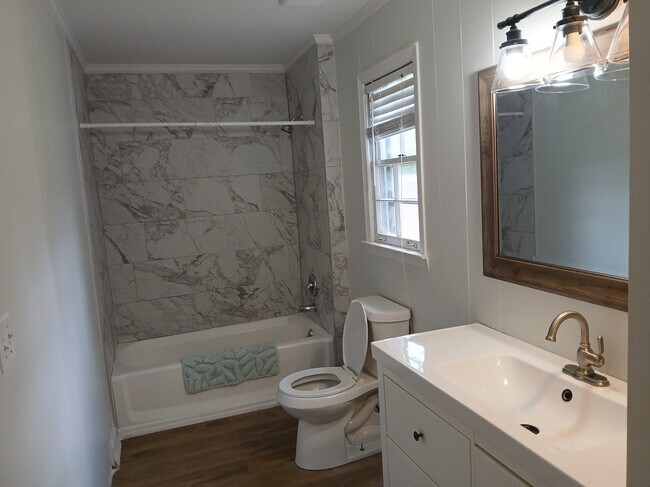 Baño compartido - 3634 Riley Rd