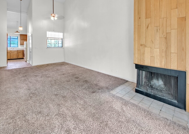 Building Photo - Oak Creek at Gilcrease