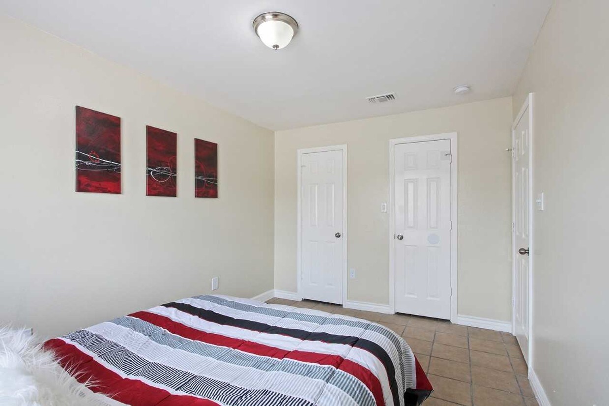 Foto del edificio - 3300 Garden Oaks Dr