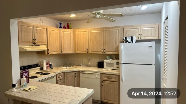 Building Photo - 301 Knotty Pine Cir