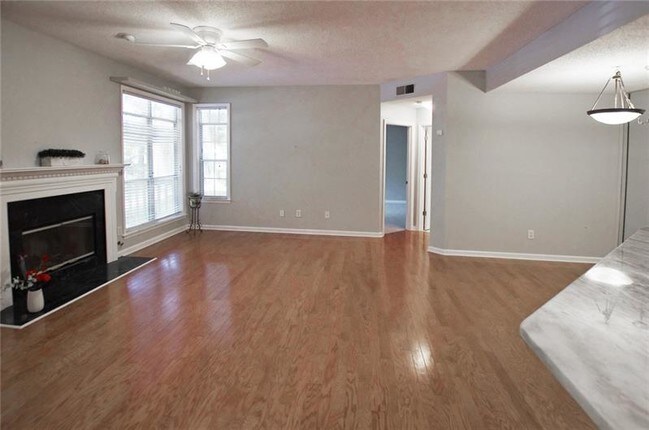 Building Photo - 1319 McGill Park Ave NE