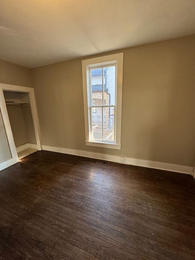 Building Photo - 826 Lake Ave