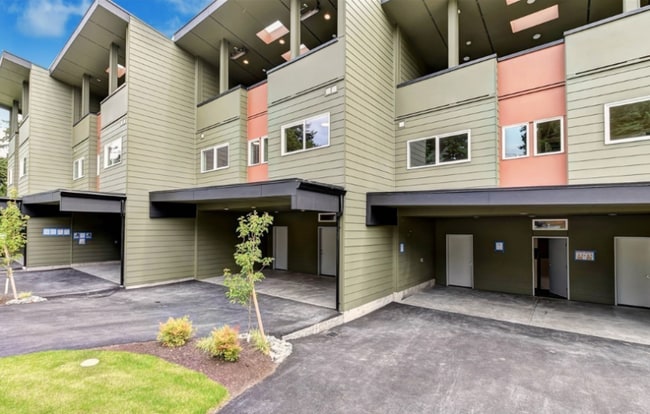 Building Photo - 14920 Manor Way