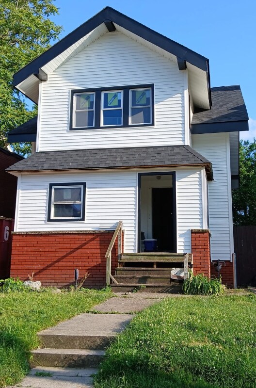 Foto principal - 515 Bates Rd