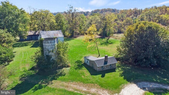 Foto del edificio - 16131 Old York Rd